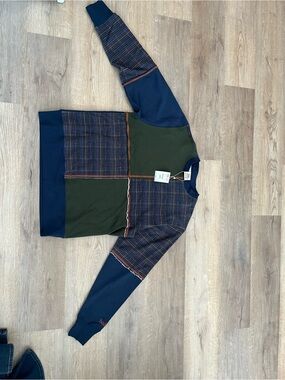 Patchwork Crewneck Sweater in Navy and Olive - Unbranded
